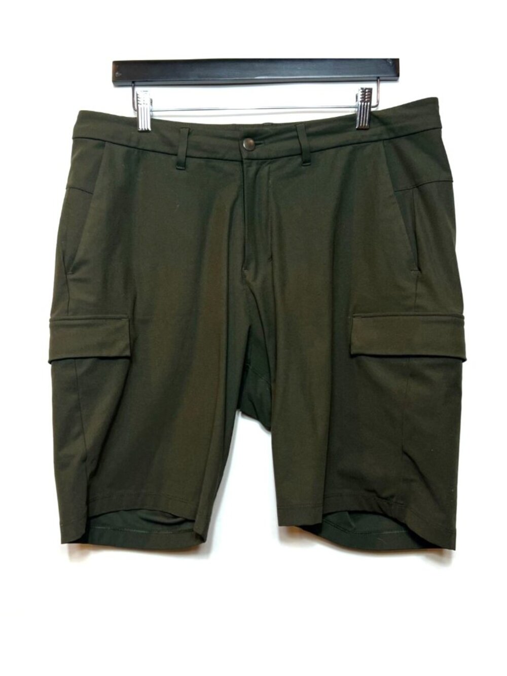 Lululemon Commission Cargo Shorts Size 34 Warpstreme Fabric Army Green 9" inseam